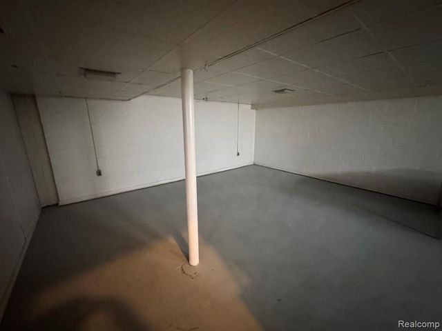 20910 Van Antwerp, Harper Woods, MI 48225