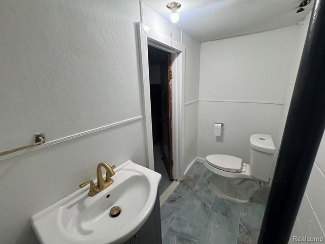 20910 Van Antwerp, Harper Woods, MI 48225