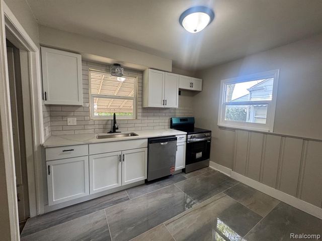 20910 Van Antwerp, Harper Woods, MI 48225