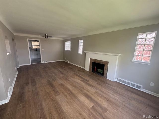 20910 Van Antwerp, Harper Woods, MI 48225