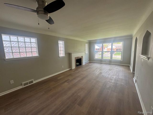 20910 Van Antwerp, Harper Woods, MI 48225