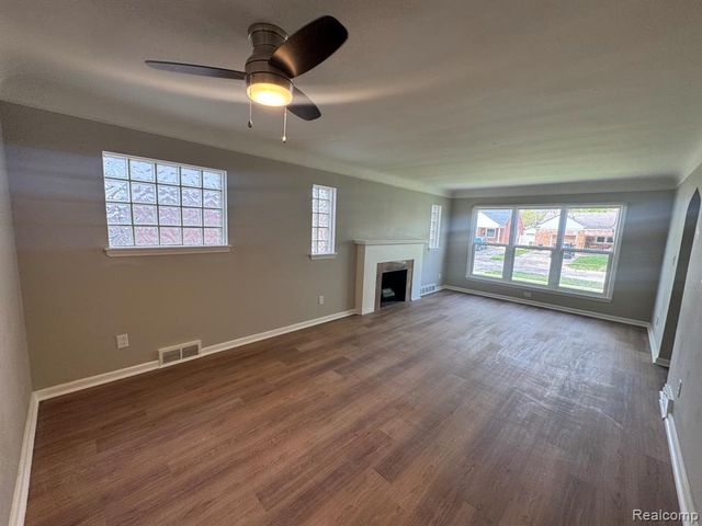 20910 Van Antwerp, Harper Woods, MI 48225