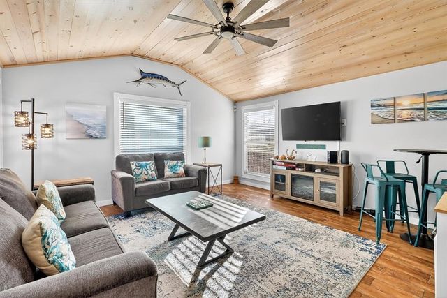 312 E White Ave, Port Aransas, TX 78373