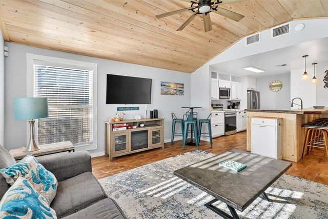 312 E White Ave, Port Aransas, TX 78373