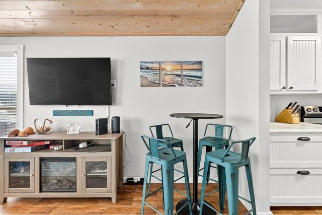 312 E White Ave, Port Aransas, TX 78373