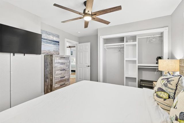 312 E White Ave, Port Aransas, TX 78373