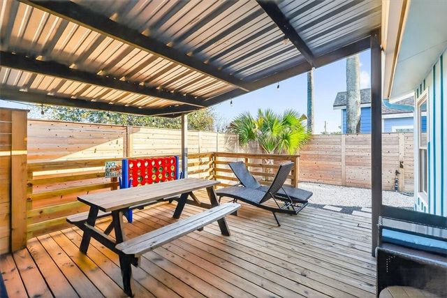 312 E White Ave, Port Aransas, TX 78373