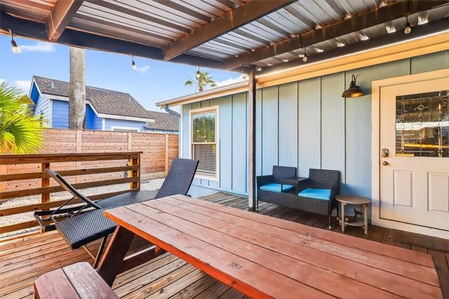 312 E White Ave, Port Aransas, TX 78373