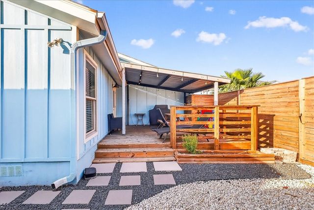 312 E White Ave, Port Aransas, TX 78373