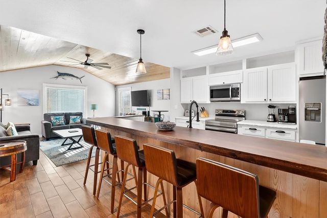 312 E White Ave, Port Aransas, TX 78373