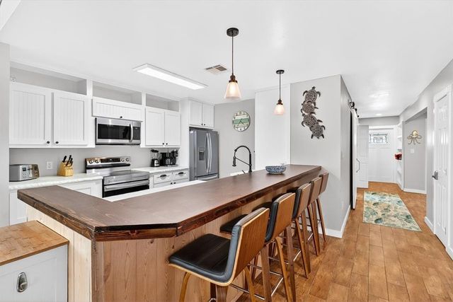 312 E White Ave, Port Aransas, TX 78373