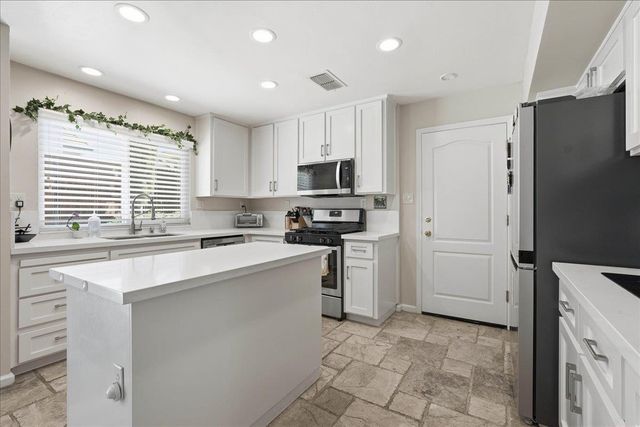 112 Royalton Cir, Folsom, CA 95630