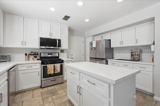 112 Royalton Cir, Folsom, CA 95630