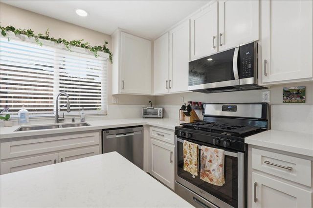 112 Royalton Cir, Folsom, CA 95630