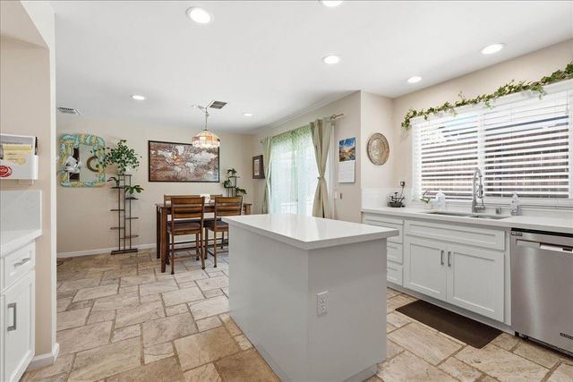 112 Royalton Cir, Folsom, CA 95630