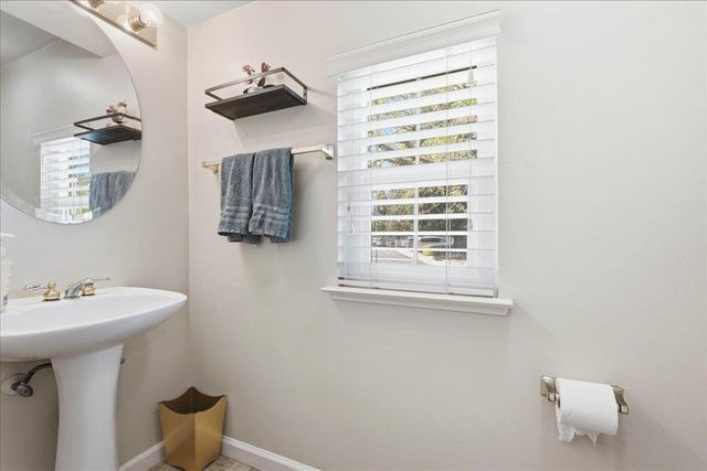 112 Royalton Cir, Folsom, CA 95630