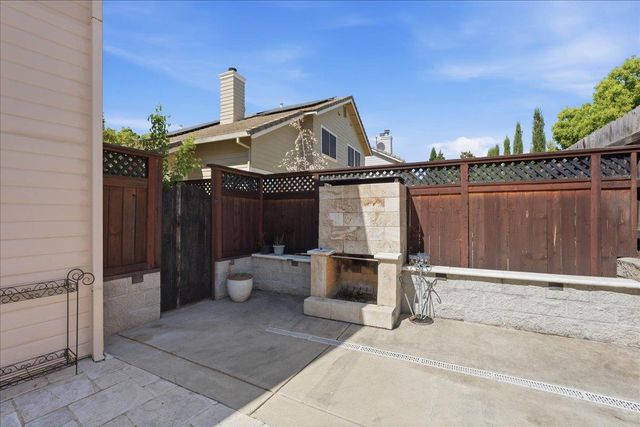 112 Royalton Cir, Folsom, CA 95630