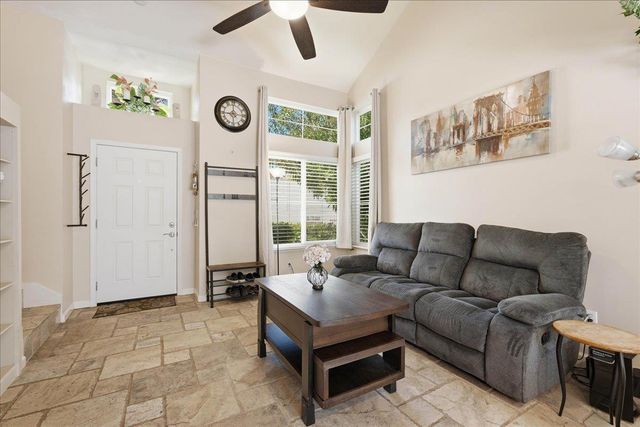 112 Royalton Cir, Folsom, CA 95630