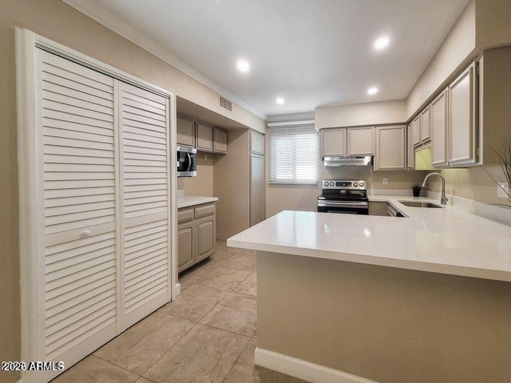 810 E COLTER Street 34, Phoenix, AZ 85014 — photo 2