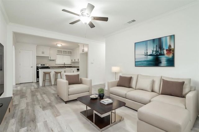 202 E Cober Drive, Grand Prairie, TX 75051