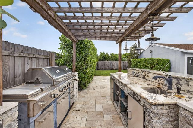 8443 Elaine Drive, Boynton Beach, FL 33472