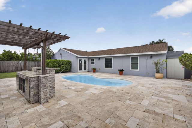 8443 Elaine Drive, Boynton Beach, FL 33472