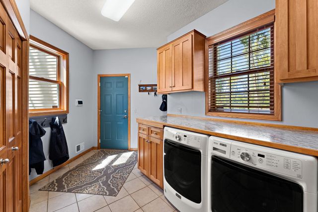 13724 Nevada Circle, Savage, MN 55378