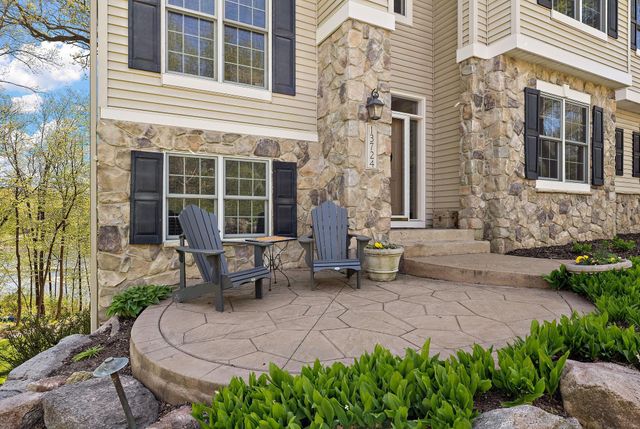 13724 Nevada Circle, Savage, MN 55378