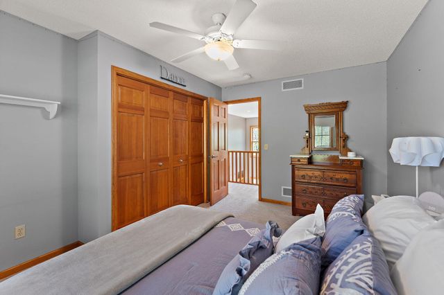 13724 Nevada Circle, Savage, MN 55378