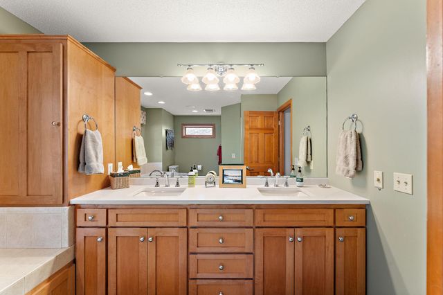 13724 Nevada Circle, Savage, MN 55378