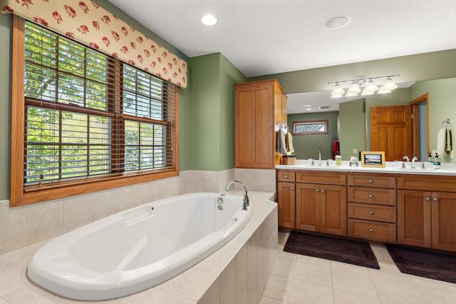 13724 Nevada Circle, Savage, MN 55378