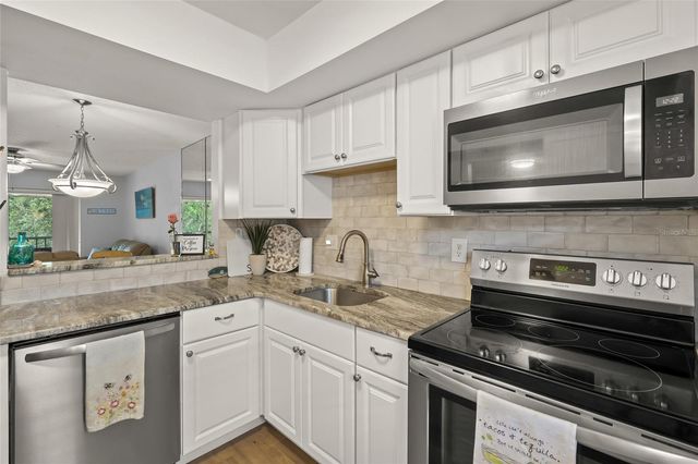 1310 GLEN OAKS DRIVE E 391E, Sarasota, FL 34232