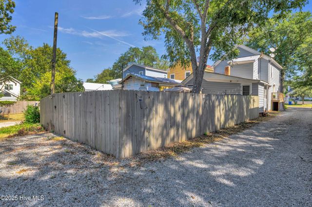 714 S 5th Avenue, Wilmington, NC 28401