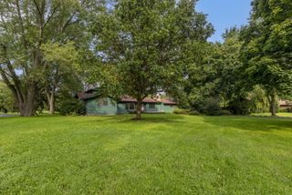 749 N Sharon Drive, Woodstock, IL 60098