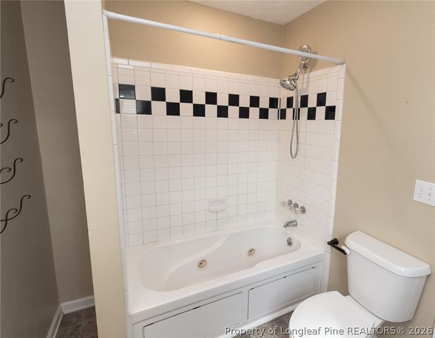 717 W Cutlar Street, St Pauls, NC 28384