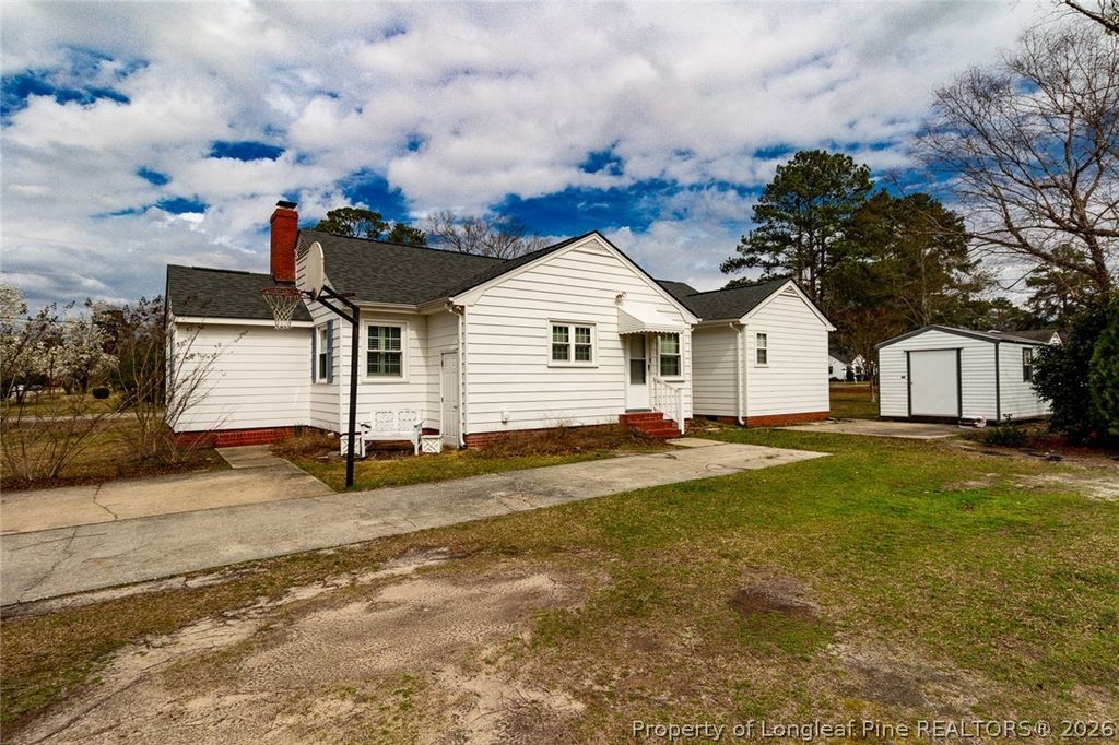 717 W Cutlar Street, St Pauls, NC 28384 — photo 3