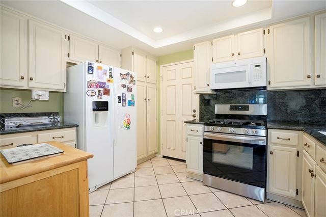 334 Country Club C, Simi Valley, CA 93065