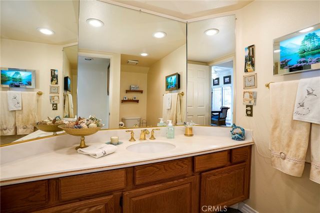 334 Country Club C, Simi Valley, CA 93065
