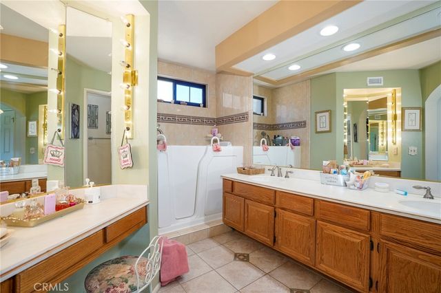 334 Country Club C, Simi Valley, CA 93065