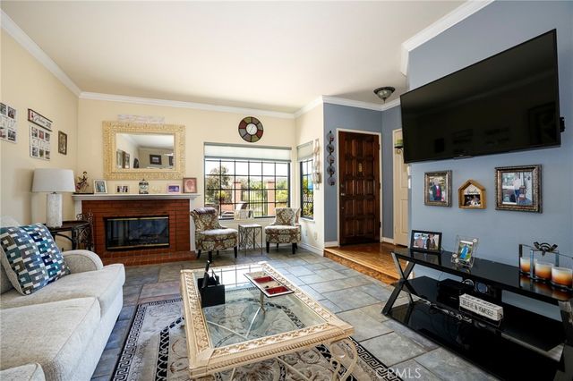 334 Country Club C, Simi Valley, CA 93065