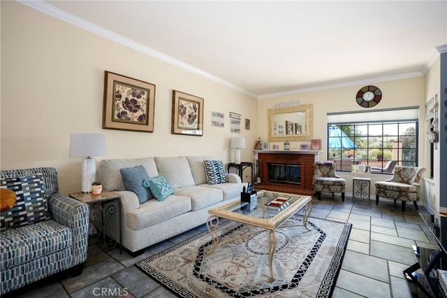 334 Country Club C, Simi Valley, CA 93065