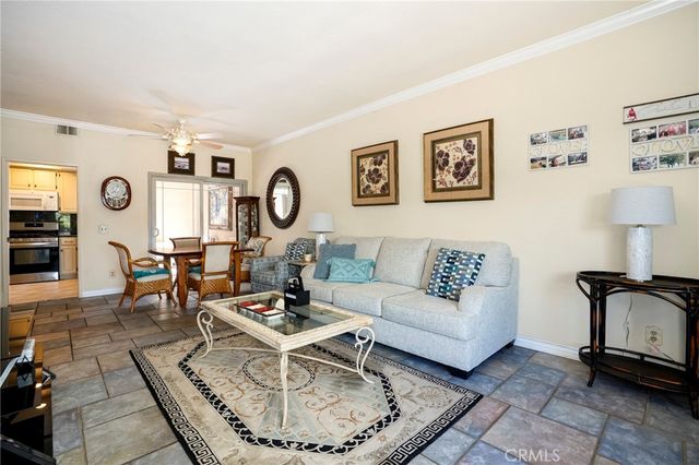 334 Country Club C, Simi Valley, CA 93065
