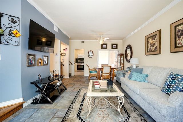334 Country Club C, Simi Valley, CA 93065