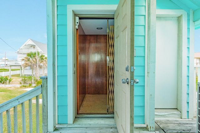 21514 Kennedy Drive, Galveston, TX 77554