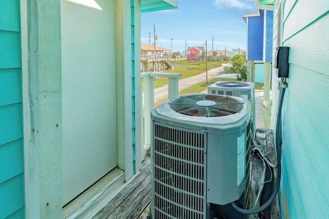21514 Kennedy Drive, Galveston, TX 77554