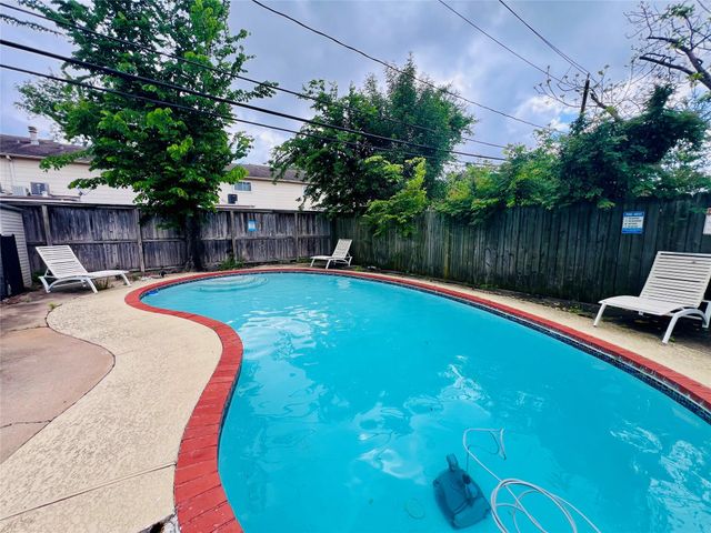 1910 Huge Oaks Street, Houston, TX 77055