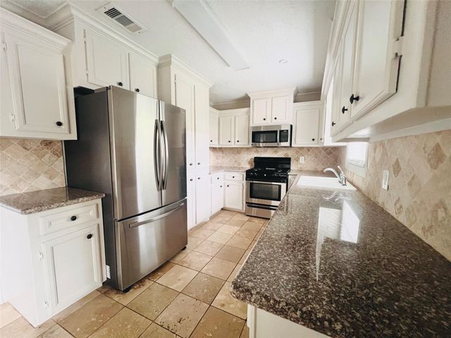 1910 Huge Oaks Street, Houston, TX 77055