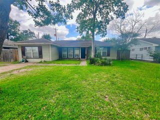 1910 Huge Oaks Street, Houston, TX 77055