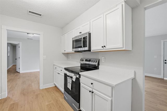 147 COLOMBA ROAD, Debary, FL 32713