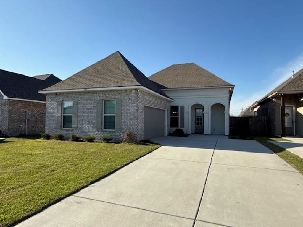184 Oriole St, Houma, LA 70364